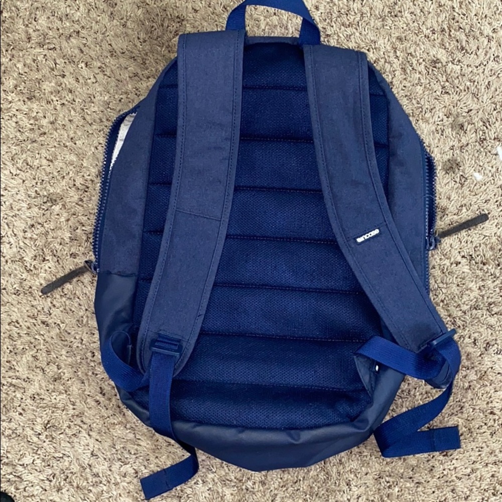 Incase backpack - Picture 2 of 4